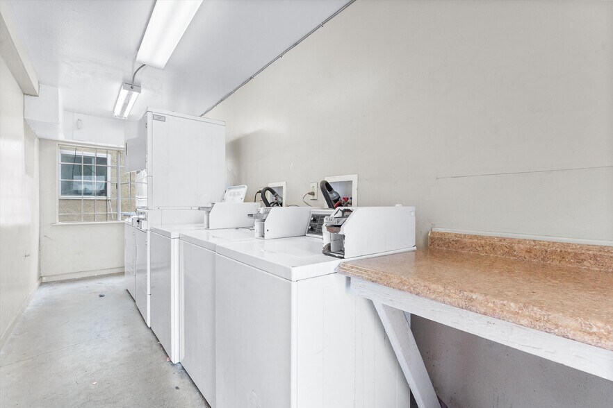 More Photos Of 935 W Bishop St, Santa Ana Apartments For Sale