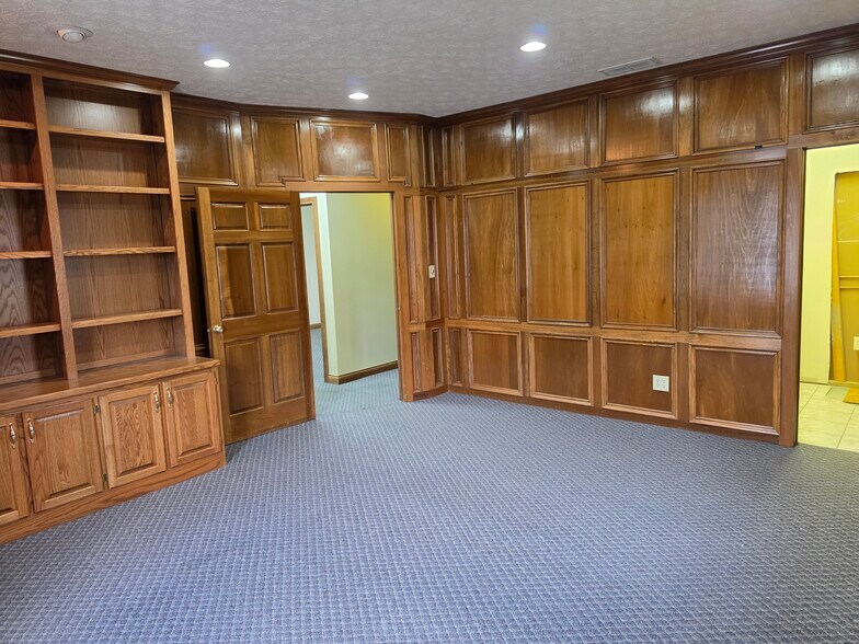 Primary Photo Of 386 Meridian Parke Ln, Greenwood Medical For Lease