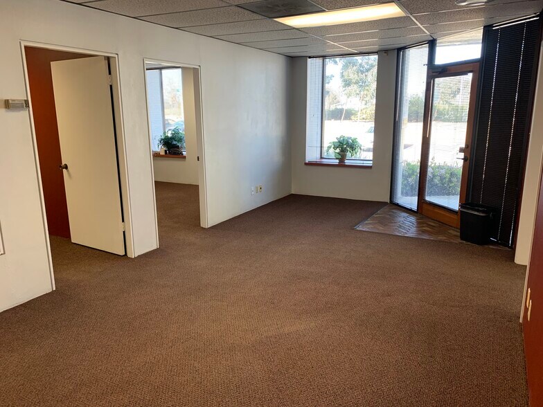 More Photos Of 4550 Kearny Villa Rd, San Diego Office For Sale