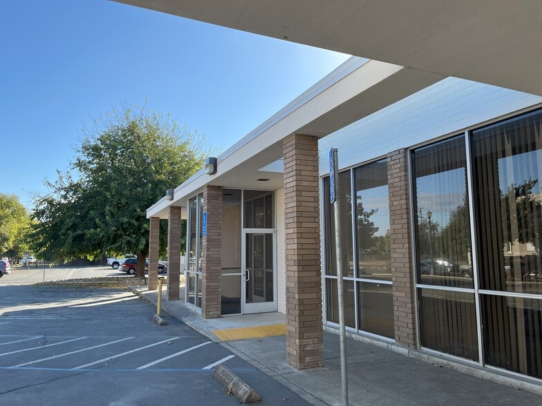 Primary Photo Of 178 N 1st St, Dixon Freestanding For Sale
