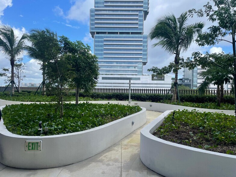 More Photos Of 21290 Biscayne, Aventura Office For Lease