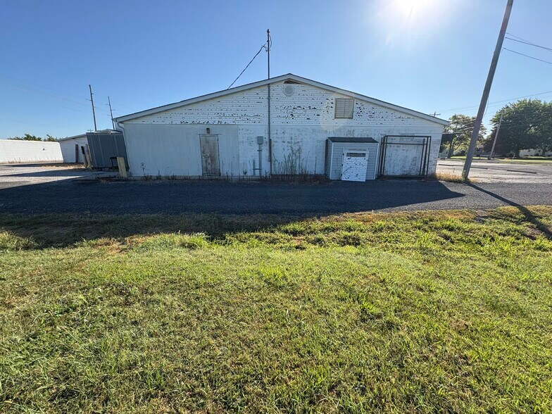 More Photos Of 810 Deal St, Highland Industrial For Sale