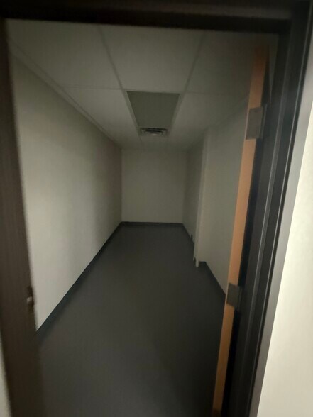 More Photos Of 7200 Nineteen Mile Rd, Sterling Heights Light Manufacturing For Lease