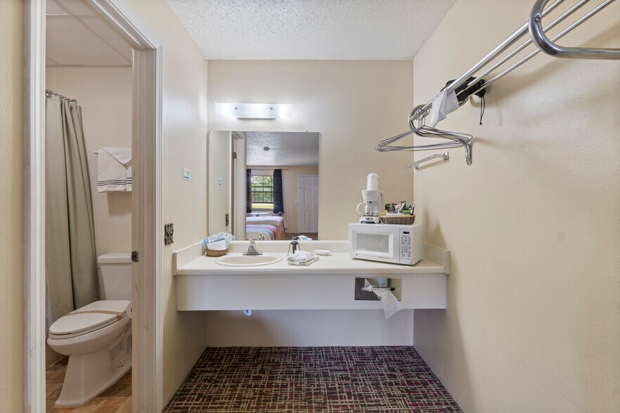 More Photos Of 3031 E Van Buren, Eureka Springs Hotel For Sale