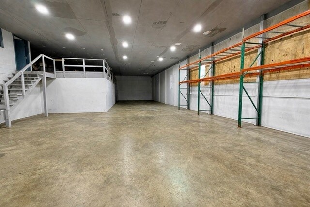 More Photos Of 10139 Kaw Dr, Edwardsville Warehouse For Lease