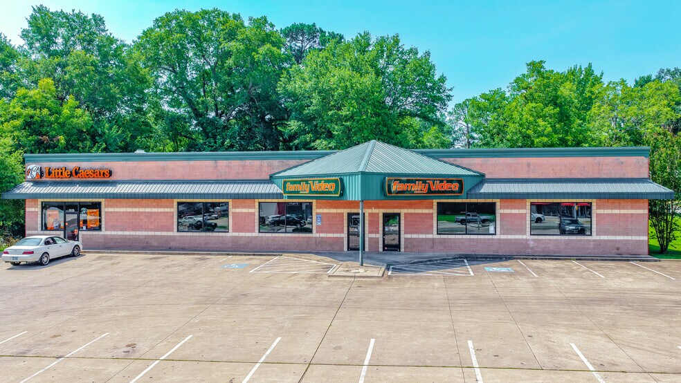 More Photos Of 2010 Lamar Ave, Paris General Retail For Lease