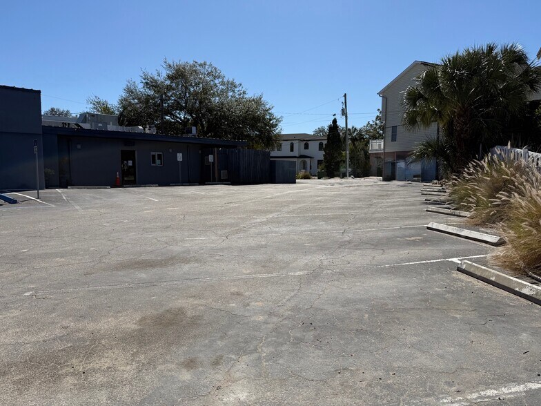 More Photos Of 2702 W Kennedy Blvd, Tampa Restaurant For Sale