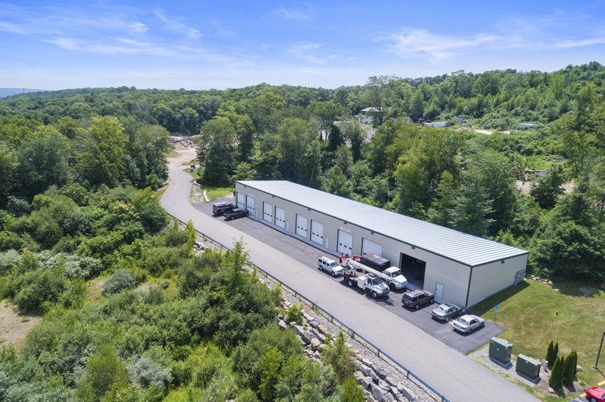 More Photos Of 412 Maple Ave, Uncasville Service For Lease