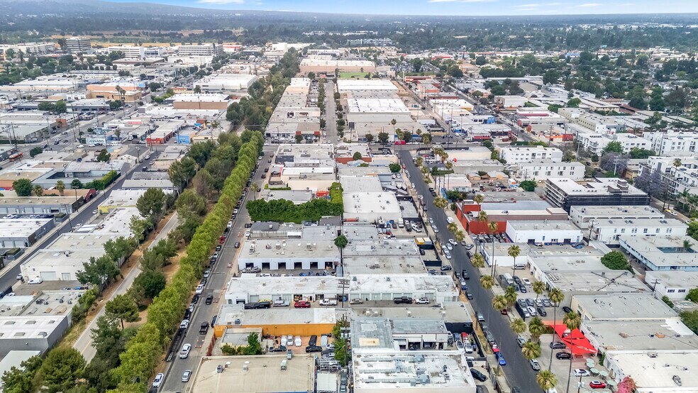 More Photos Of 14759 Bessemer St, Van Nuys Warehouse For Lease