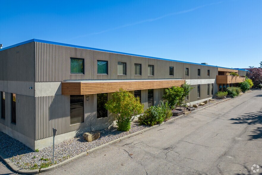 More Photos Of 3526 26th St NE, Calgary Warehouse For Lease