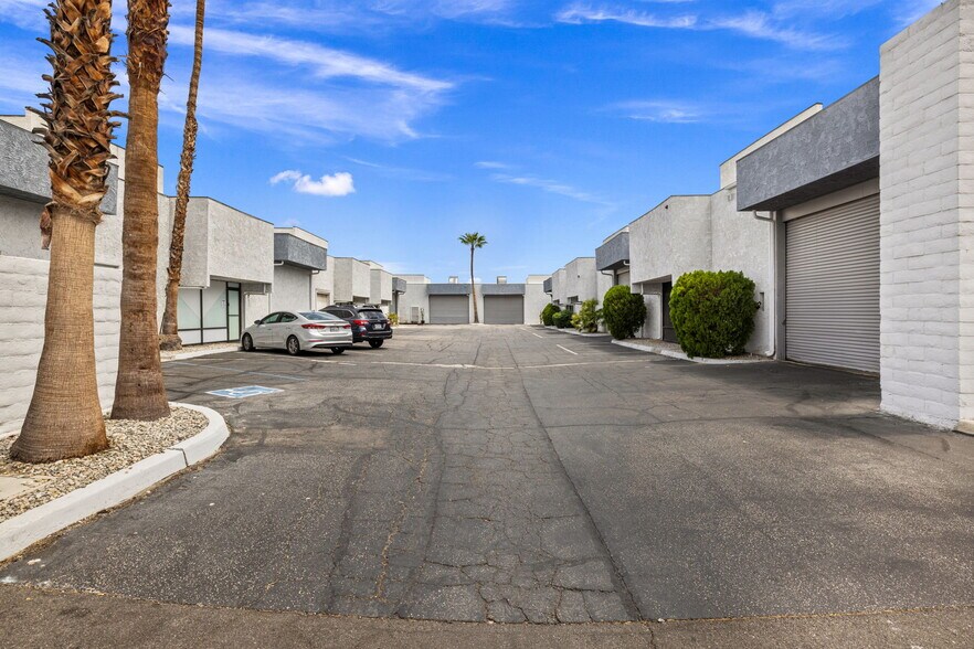 Primary Photo Of 800 S Vella Rd, Palm Springs Warehouse For Lease