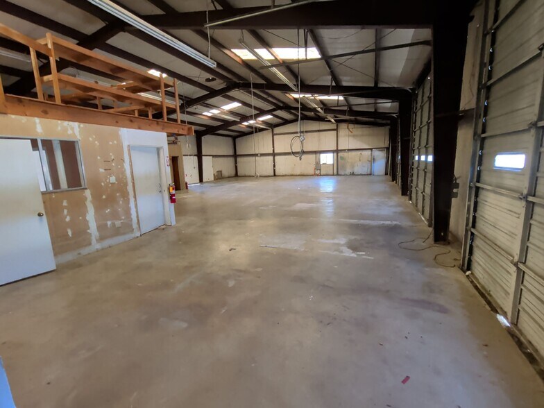 More Photos Of 12202 N Mopac Expy, Austin Industrial For Lease
