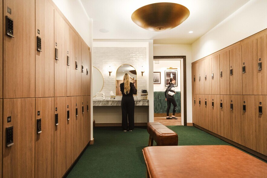 More Photos Of 200 S Broad St, Philadelphia Hotel For Lease