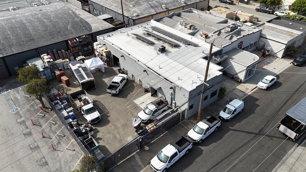 More Photos Of 947 Washington St, San Carlos Warehouse For Lease