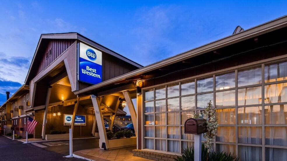 Primary Photo Of 760 NW Garden Valley Blvd, Roseburg Hotel For Sale