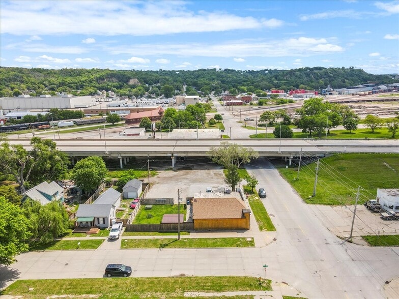 More Photos Of 626 16th Avenue, Council Bluffs General Retail For Sale