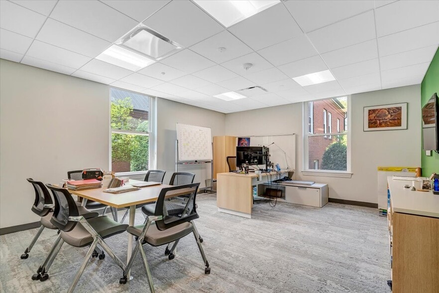 More Photos Of 4220 King St, Alexandria Office For Sale