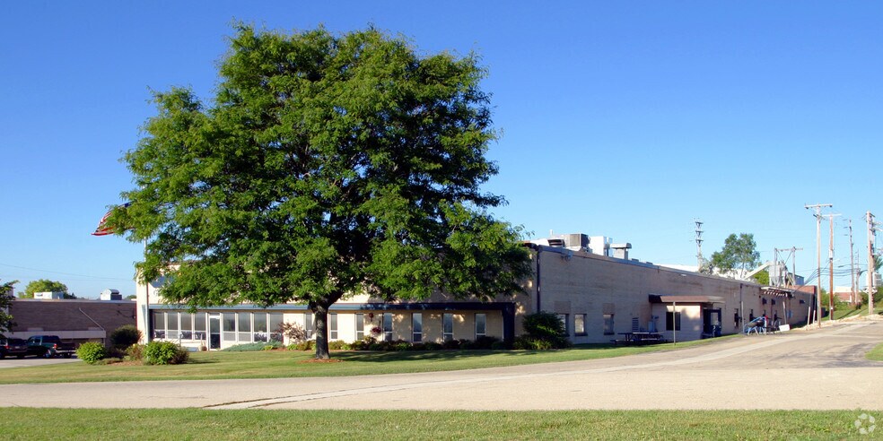 Primary Photo Of W156 N9305 Tipp St, Menomonee Falls Manufacturing For Sale