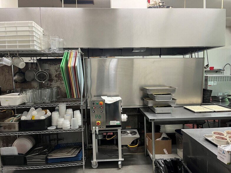 More Photos Of 5862-5872 Doyle St, Emeryville Restaurant For Sale