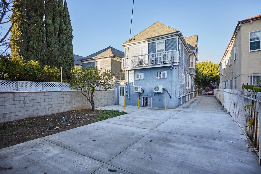 More Photos Of 1840 W 11th Pl, Los Angeles Apartments For Sale