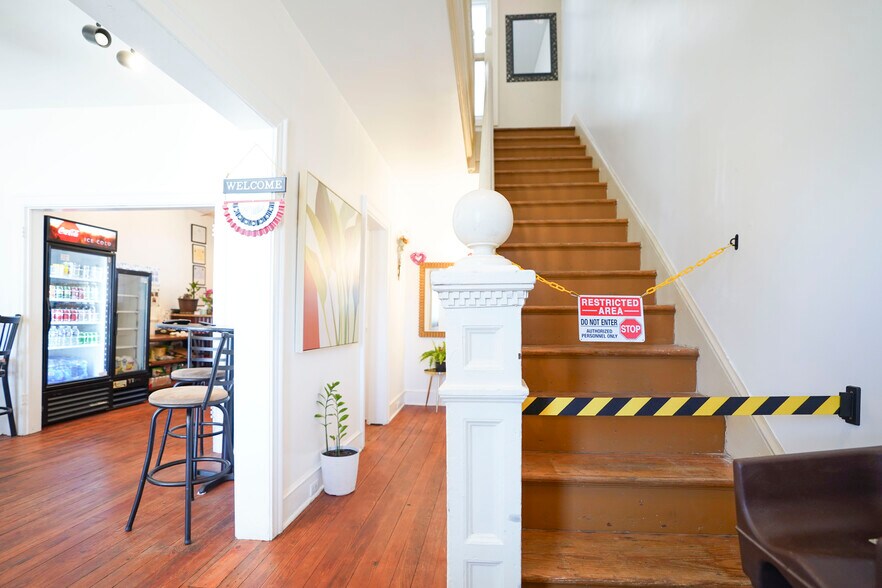 More Photos Of 325 W 7th St, Frederick Storefront Retail Office For Sale