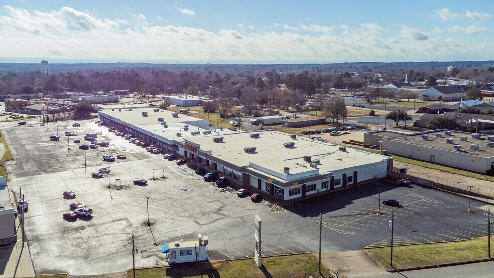 More Photos Of 98-110 Midtown Dr, Kilgore Unknown For Lease