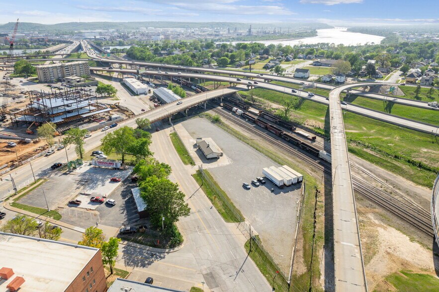 More Photos Of 212 W Heavy Traffic Way, Tulsa Manufacturing For Sale