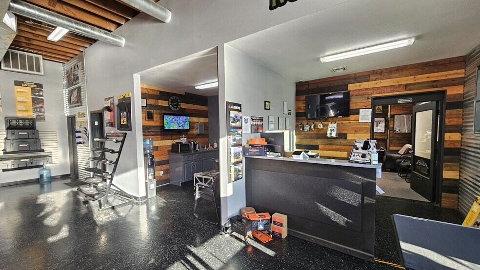 More Photos Of 1406 Tenant Way, Longview Freestanding For Lease