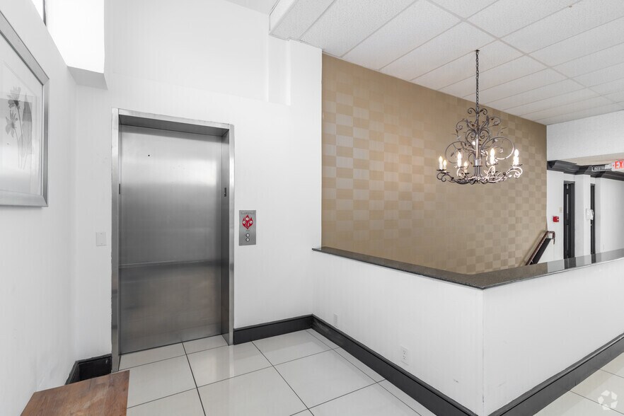 More Photos Of 6655 Gateway Blvd W, El Paso Hotel For Sale