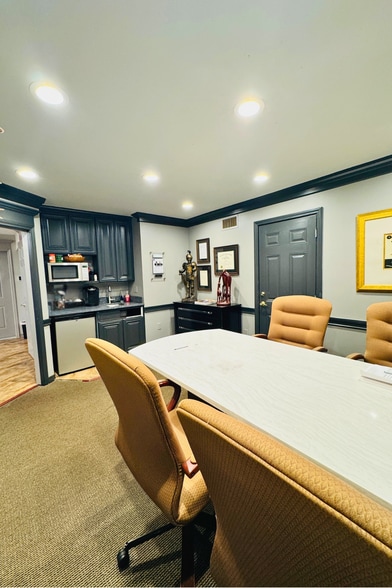 More Photos Of 1940 St Mary Ave, Pensacola Office For Sale