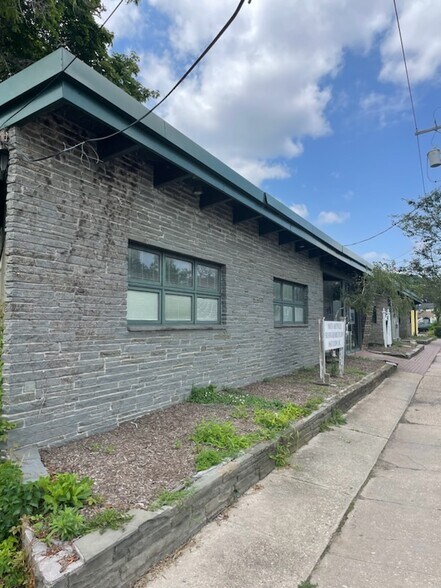 More Photos Of 570 Broadway, Amityville Office For Sale