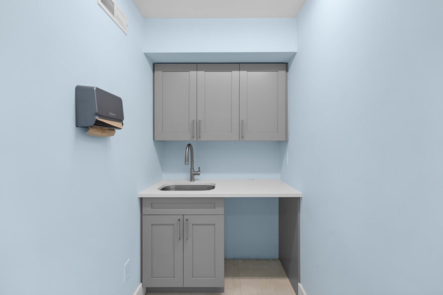 More Photos Of 299-307 Grand St, Jersey City Apartments For Lease