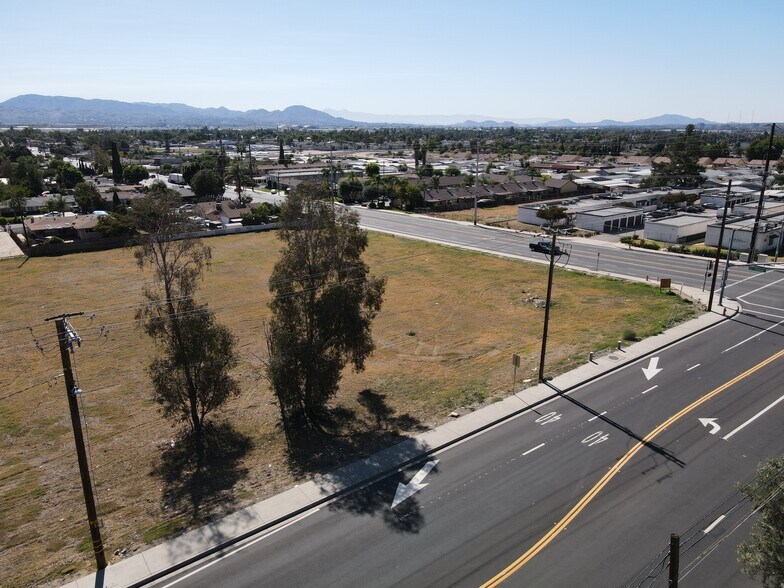 More Photos Of 6909 Victoria Ave, Highland General Retail For Lease