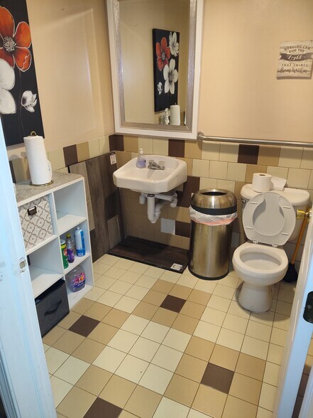 More Photos Of 35223 23 Mile Rd, New Baltimore Storefront For Lease