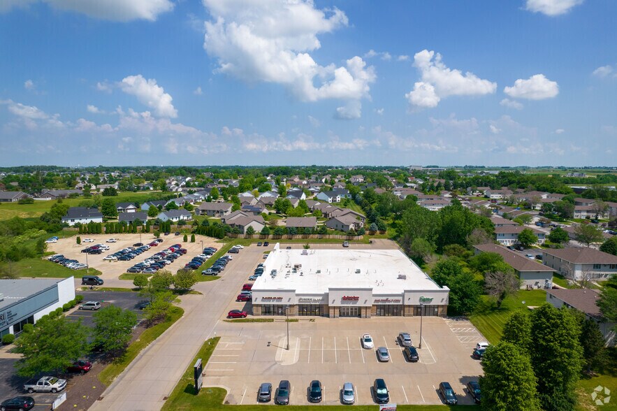 More Photos Of 2660 E 53rd St, Davenport General Retail For Sale