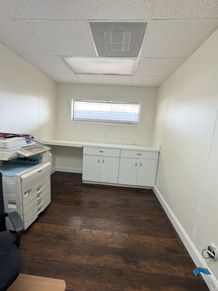 More Photos Of 3630 Almazan Dr, Dallas Medical For Lease