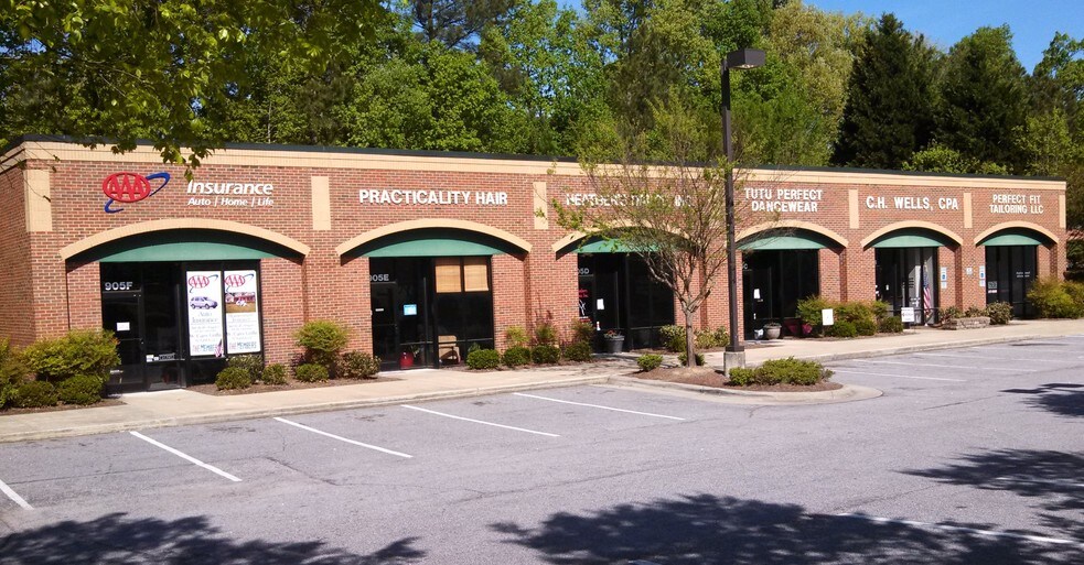 More Photos Of 905 McKnight Dr, Knightdale General Retail For Lease