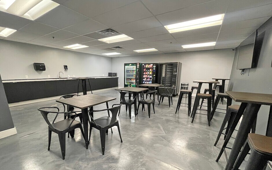 More Photos Of 26211 Central Park Blvd, Southfield Office For Lease