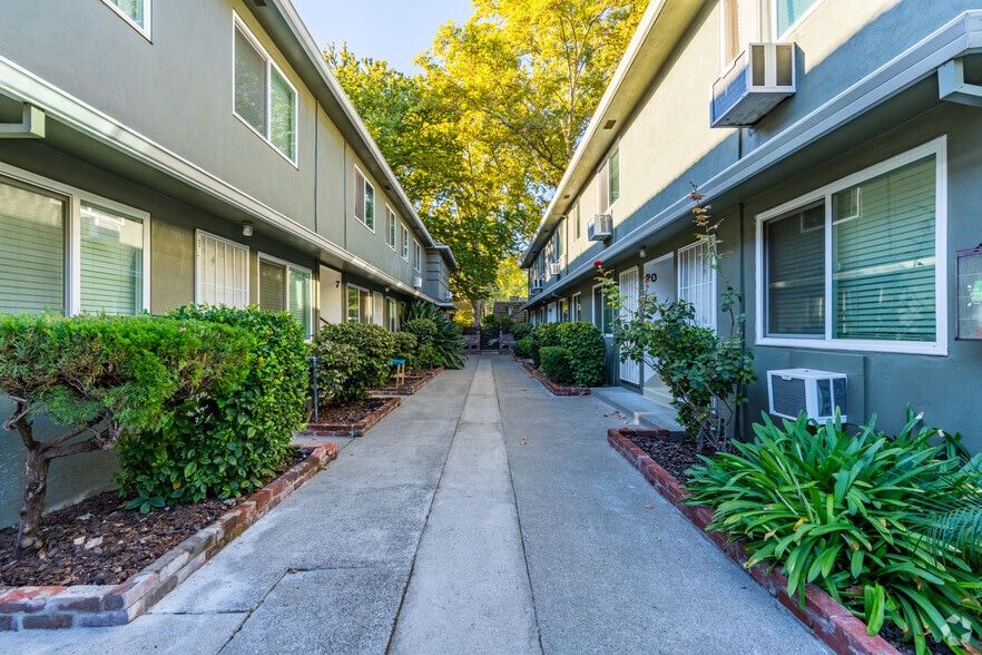 More Photos Of 2811 F St, Sacramento Apartments For Sale