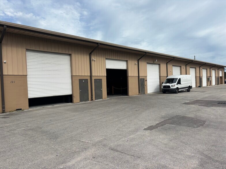 More Photos Of 121 Anclote Blvd, Tarpon Springs Industrial For Lease