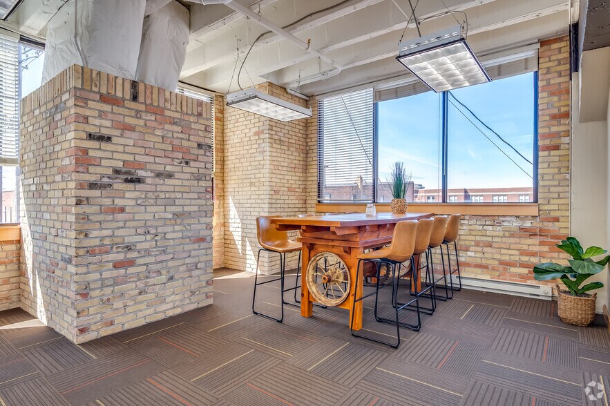 More Photos Of 118 S Adams St, Green Bay Coworking Space