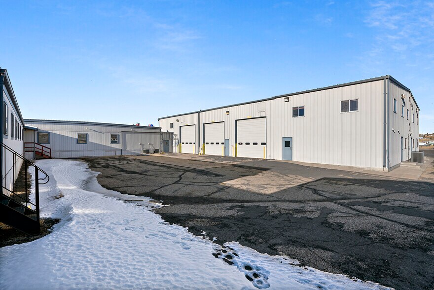More Photos Of 71 Allegiance Cir, Evanston Warehouse For Lease