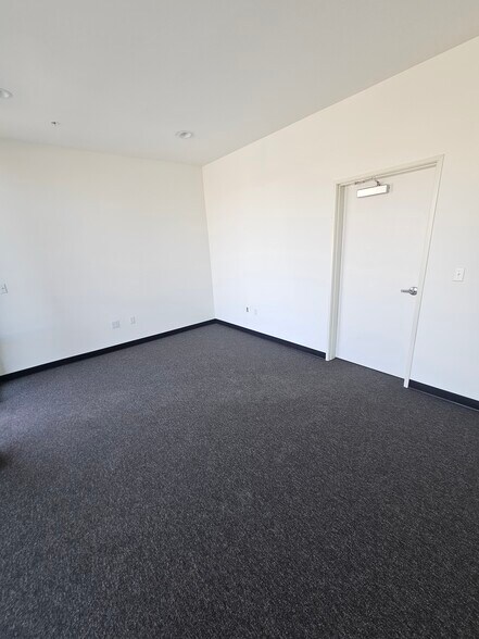 More Photos Of 10680 Silicon Ave, Montclair Warehouse For Lease