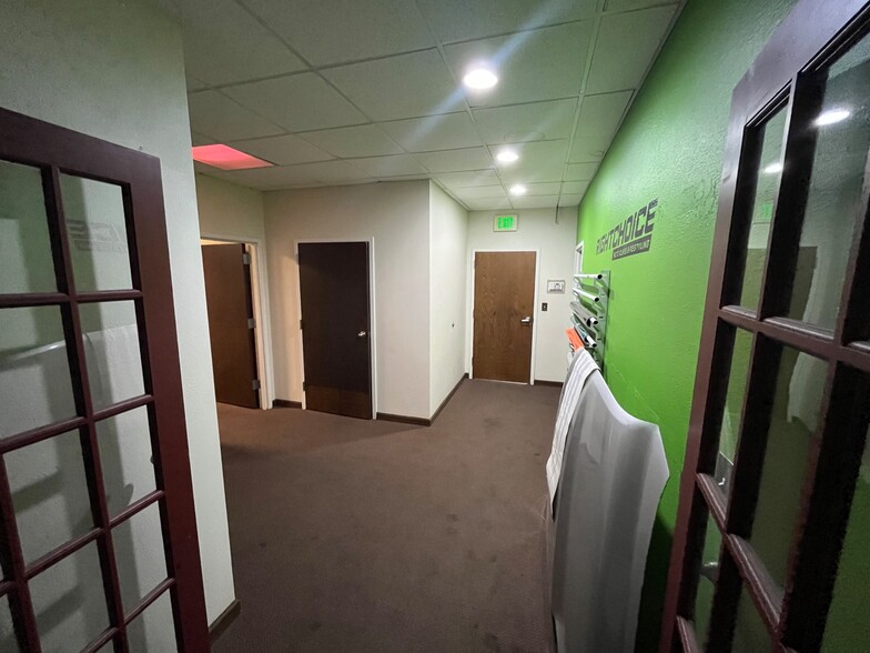 More Photos Of 7079 S Jordan Rd, Centennial Flex For Lease