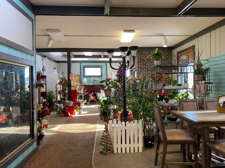 More Photos Of 4749 Hermantown Rd, Hermantown Garden Center For Lease