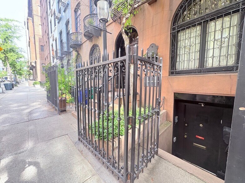 More Photos Of 111 E 35th St, New York Loft Creative Space For Lease