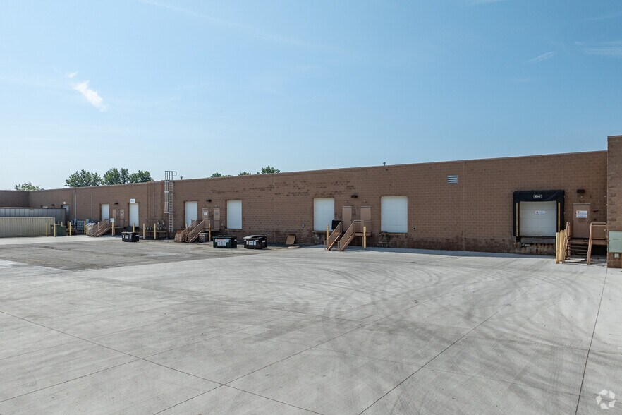 More Photos Of 909 Canterbury Rd, Westlake Warehouse For Lease