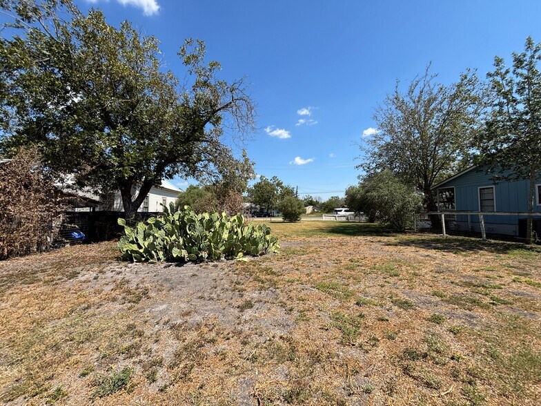 More Photos Of 11619 Castro Ave, La Coste Land For Sale
