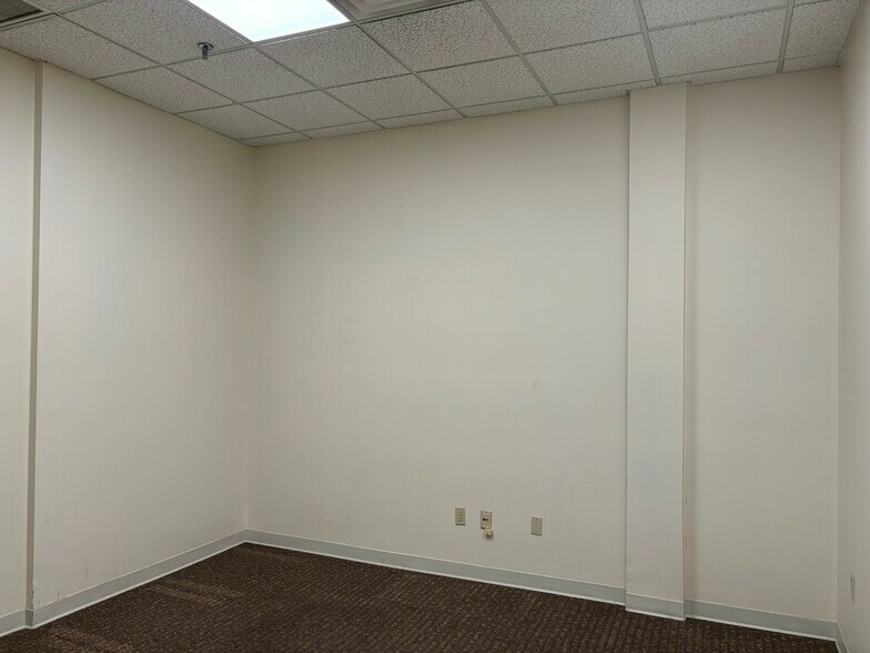 More Photos Of 190 Riverside St, Portland Flex For Lease