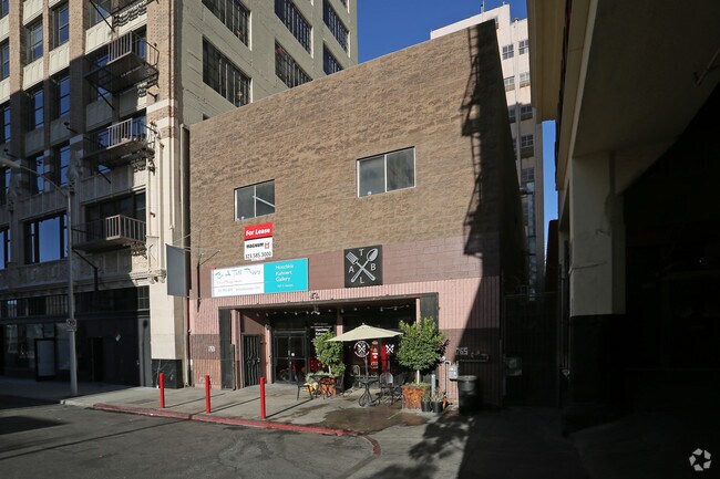 More Photos Of 767 Santee St, Los Angeles Showroom For Lease